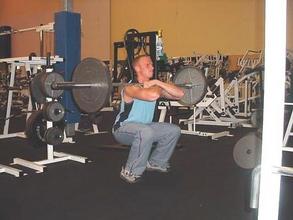 http://www.flacherbauch.com/images/front_squat2.jpg