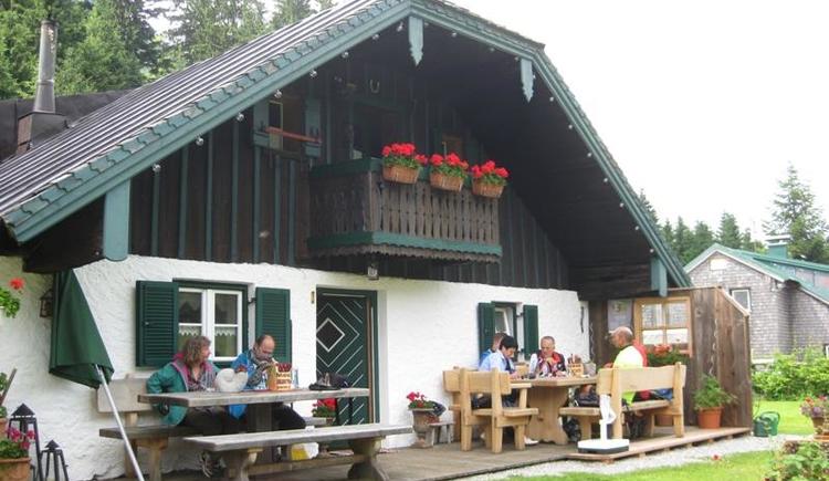 Hatzenalm mit Gäste (© TVB Faistenau)